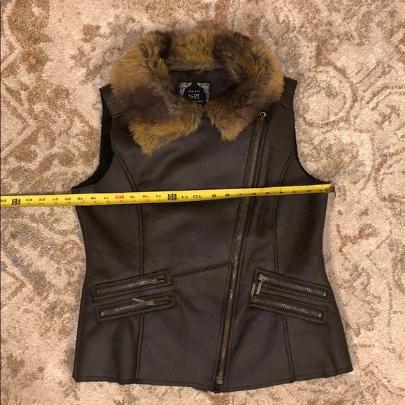 Yoki Fun Faux Fur Vest - Size Large - Picture 13 of 14